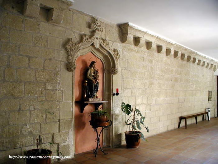 MURO SUR DEL TEMPLO PRIMITIVO, CON CANECILLOS